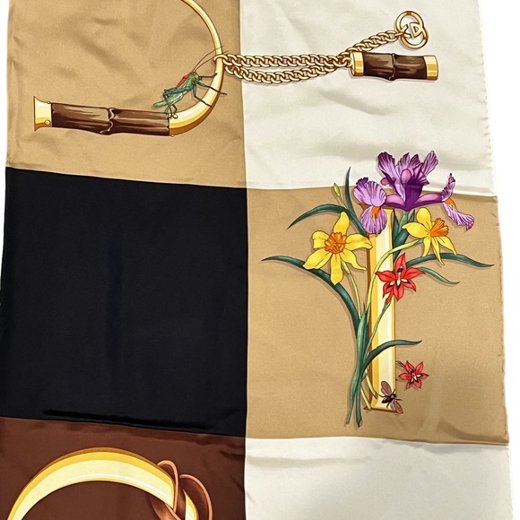 VINTAGE GUCCI ICONIC LOGO FLORAL BUTTERFLY PRINT SILK SCARF - NWT - Picture 4 of 12